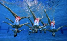 九游官网-马刺强势晋级76人，德罗赞化身关键先生书写传奇