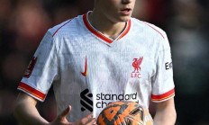 九游娱乐网站-利物浦惜败怒于主裁判，英超领头羊优势渐小