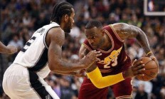 九游娱乐app下载-马刺经典对决勇士，伦纳德率队取胜