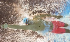 九游体育直播-赛道传奇，红牛车队力克梅赛德斯，汉密尔顿惊艳四座的背后