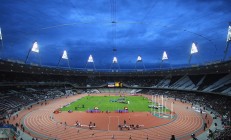 九游娱乐官方-赛道之巅，贝恩点燃的F1年度争冠之夜