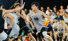 九游体育APP下载-球员作战勇敢，拼搏进取