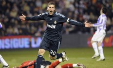 九游体育官方入口-库里锁死对手，湖人打穿国王，双线战役背后的战术博弈