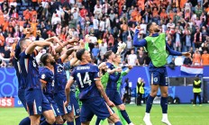 9you娱乐-欧洲足球盛宴继续燃烧，队伍展现团结力量的简单介绍