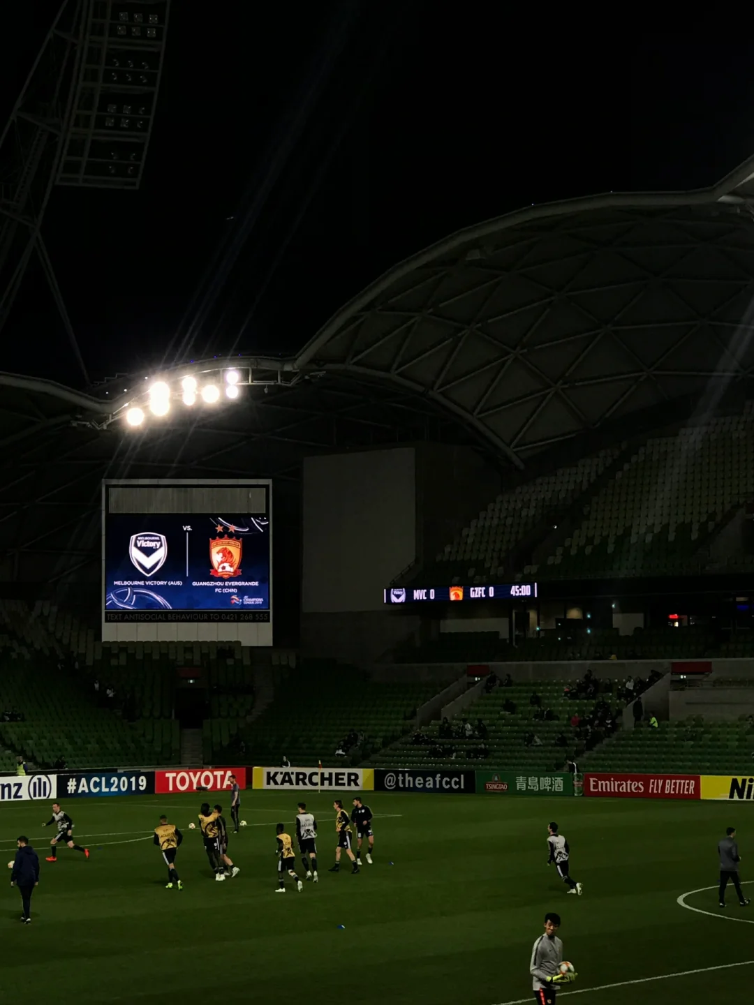 包含广州恒大客场惊险逆转，守住榜首位置的词条