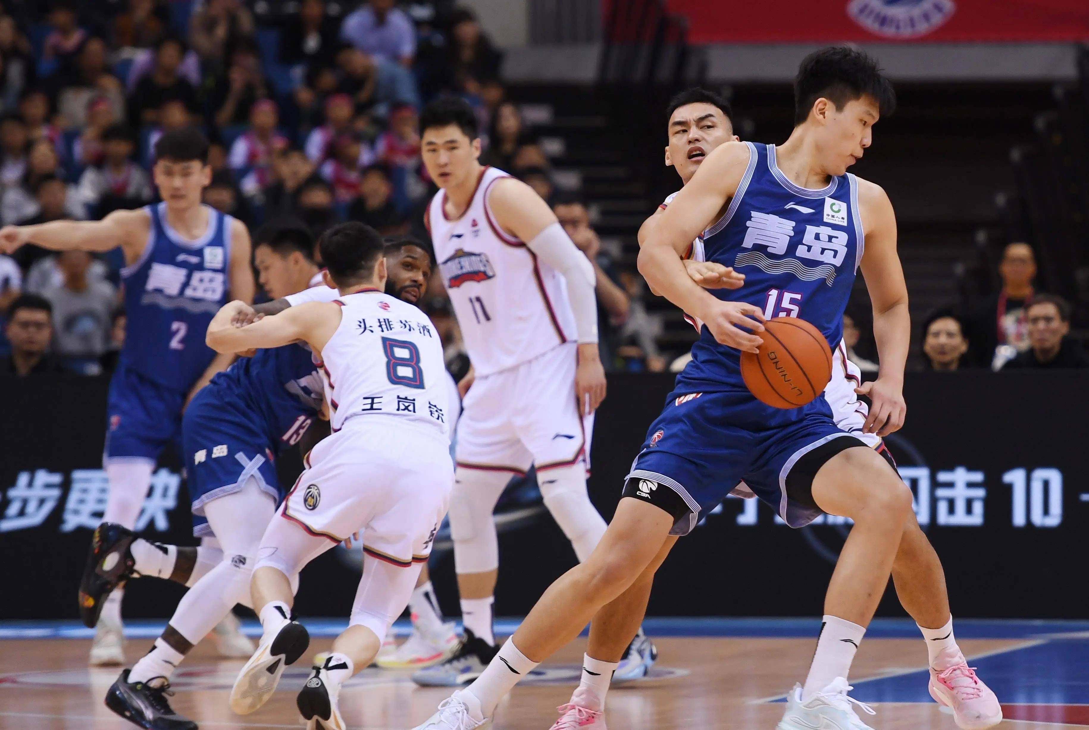 深圳男篮击败新疆队,取得激动人心胜利 深圳男篮击败新疆队,取得激动人心胜利