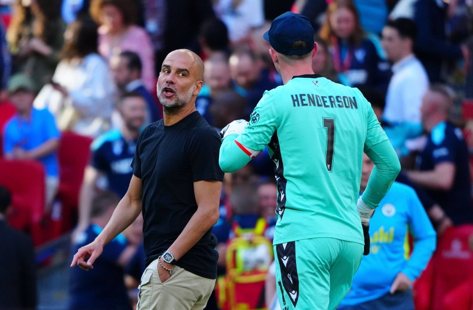 包含格拉纳达球队损失两名主力中场，备战面临挑战！的词条