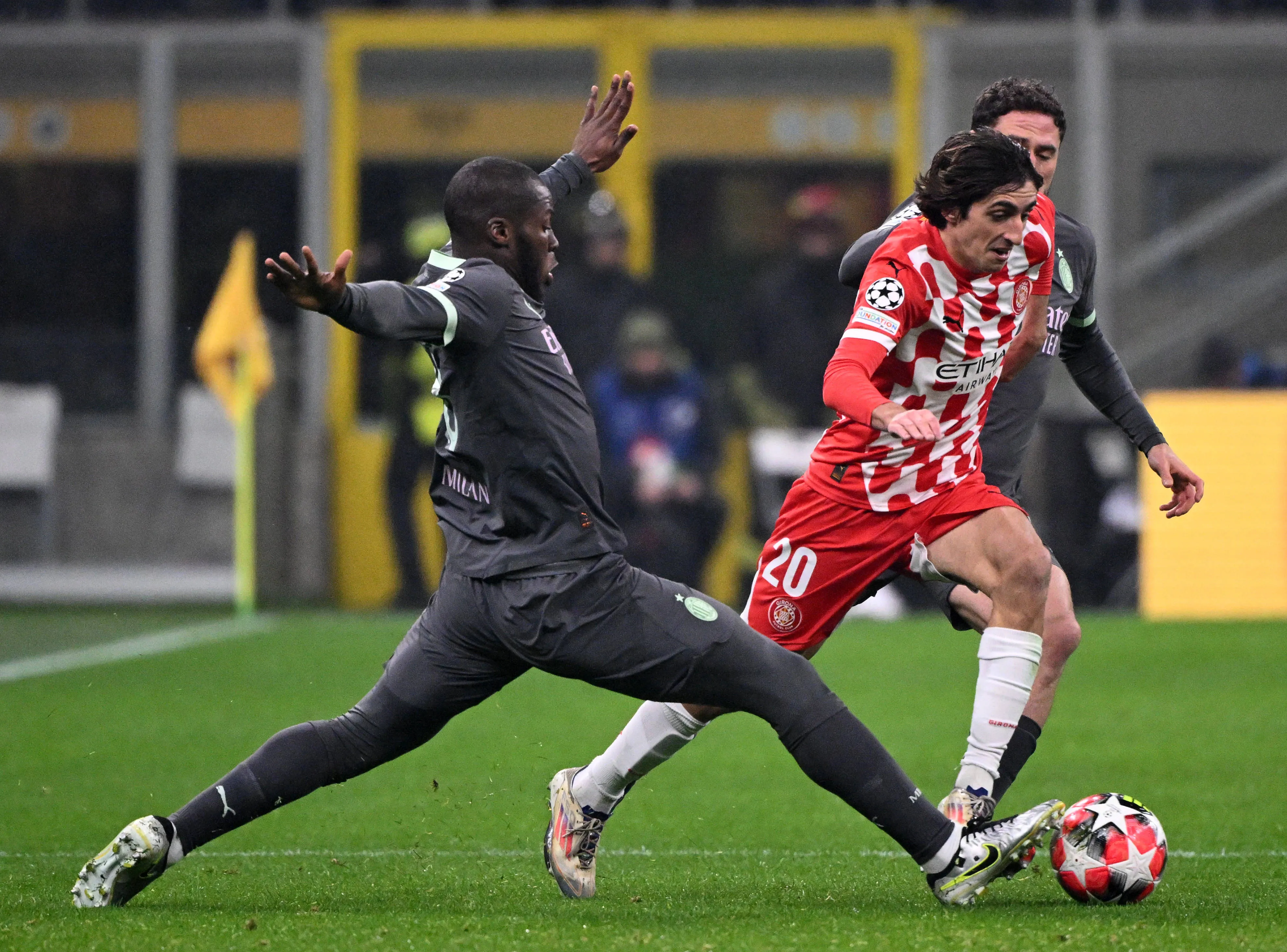 拜仁客场失利,败给巴塞罗那出局欧冠 拜仁客场失利,败给巴塞罗那出局欧冠