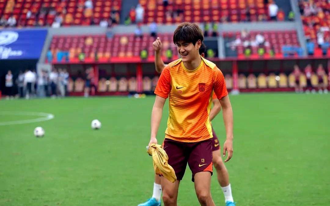 年轻球员崭露头角，成为球队得分王的简单介绍