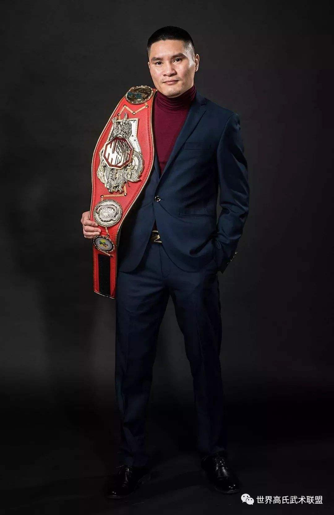 南非拳击选手凭借出色实力,蝉联冠军 南非拳击选手凭借出色实力,蝉联冠军