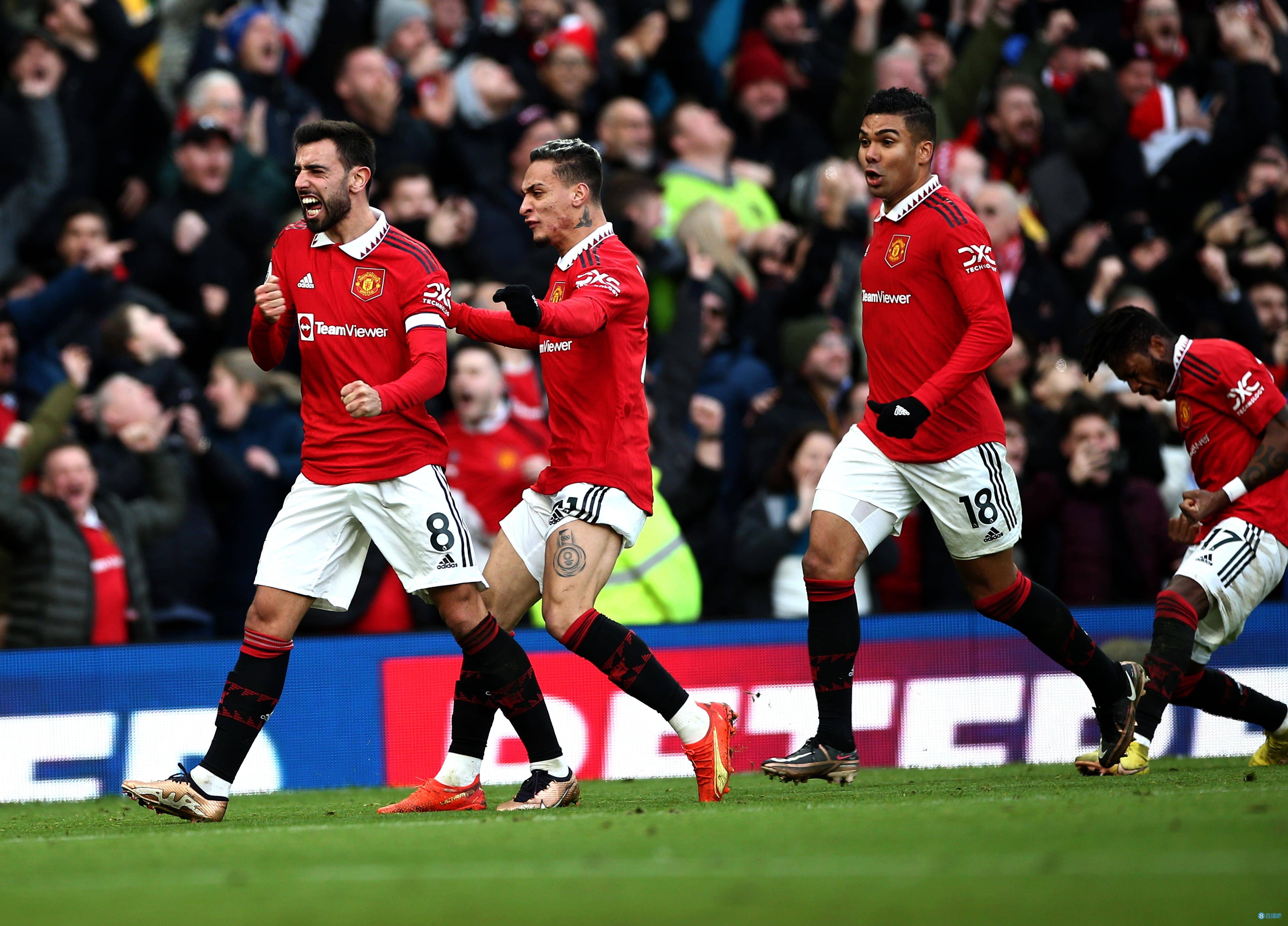 包含曼联遭遇失利，榜首位置略有受挫的词条