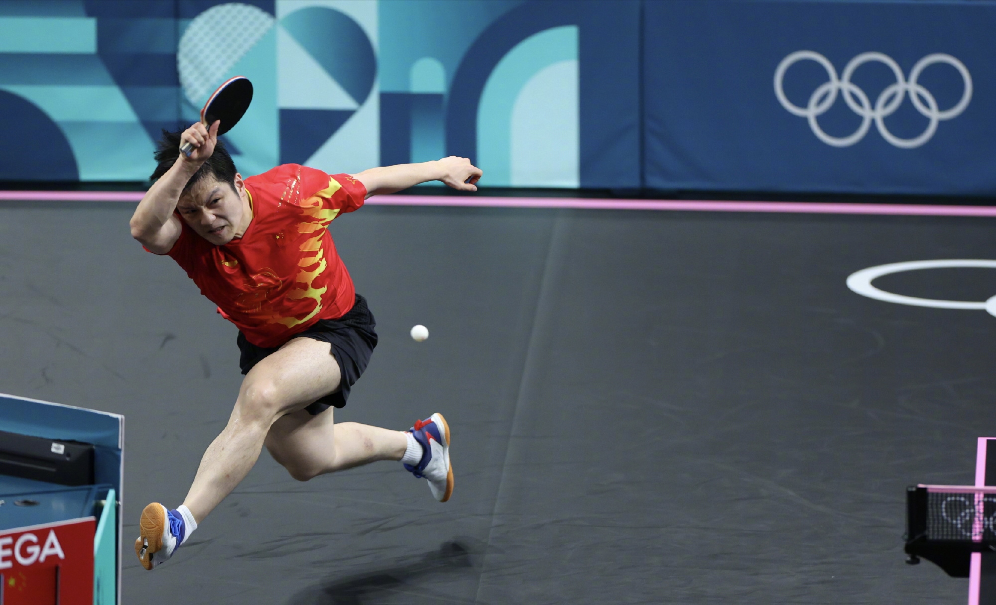 关于欧洲男选手奋力拼搏,拿下第一名的信息 关于欧洲男选手奋力拼搏,拿下第一名的信息