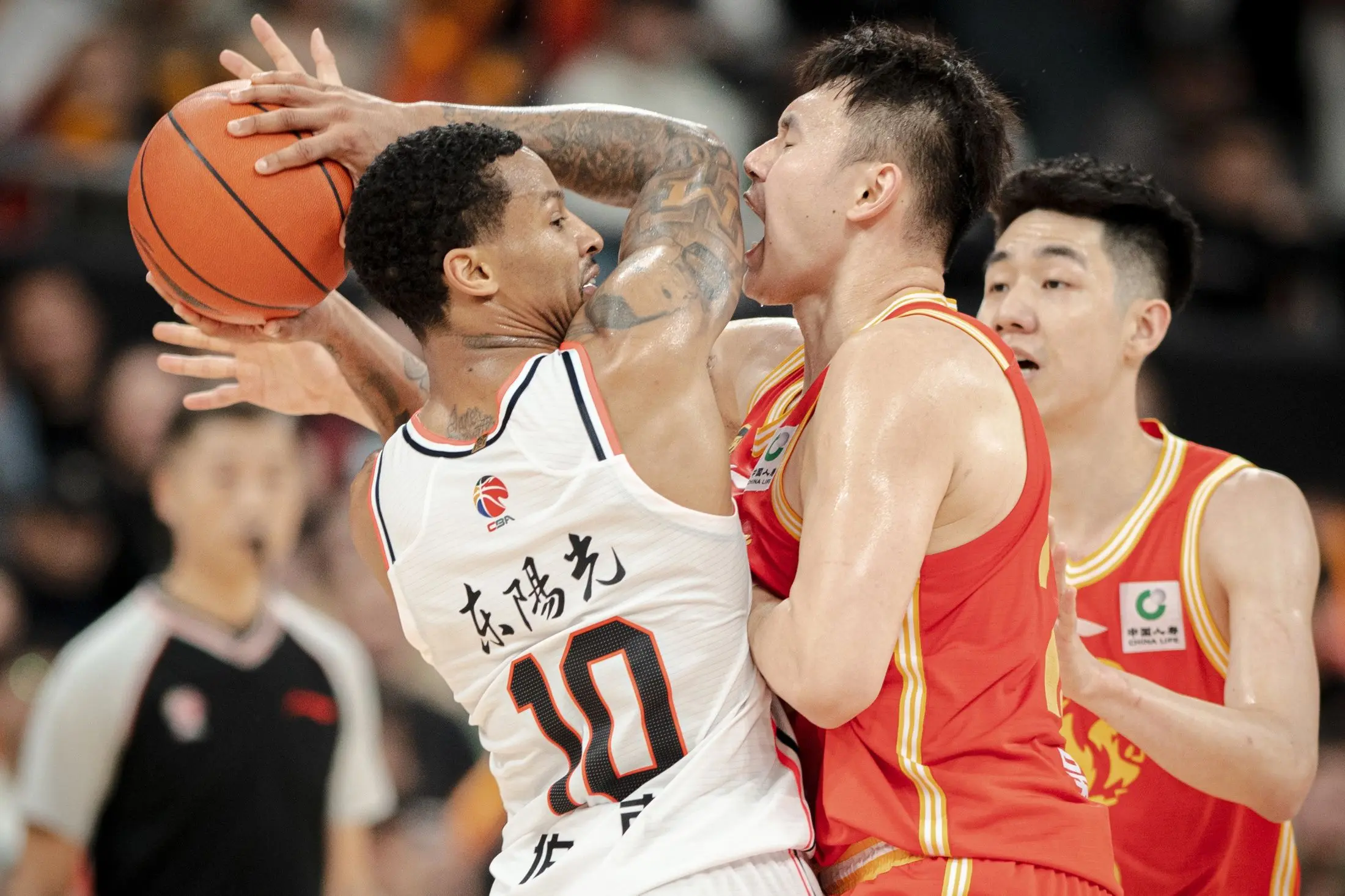 冠军热门出局，赛场竞争异常激烈