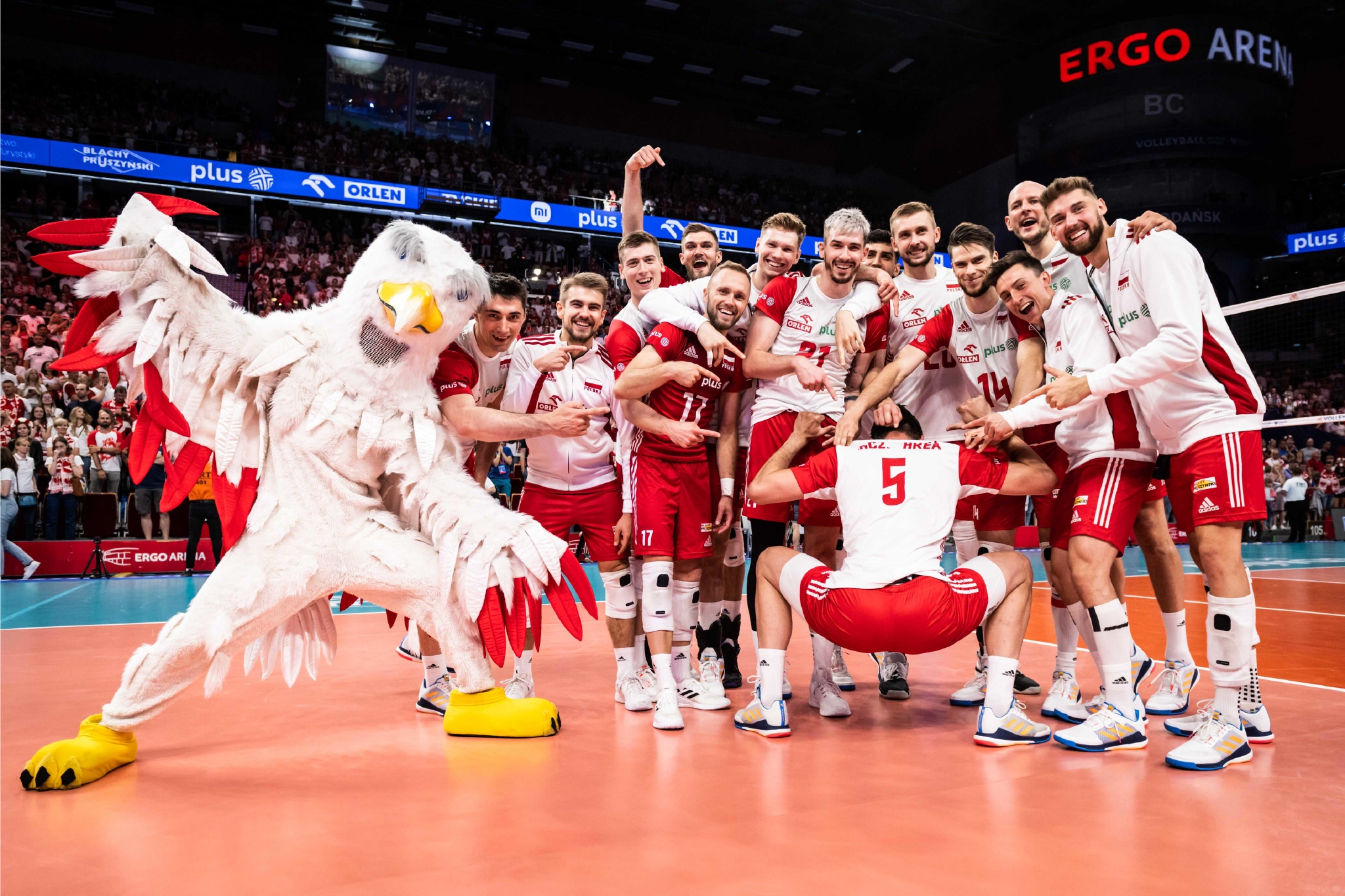 包含中国乒乓球队翻盘波兰乒乓球队，波尔一己之力扛起全队的词条