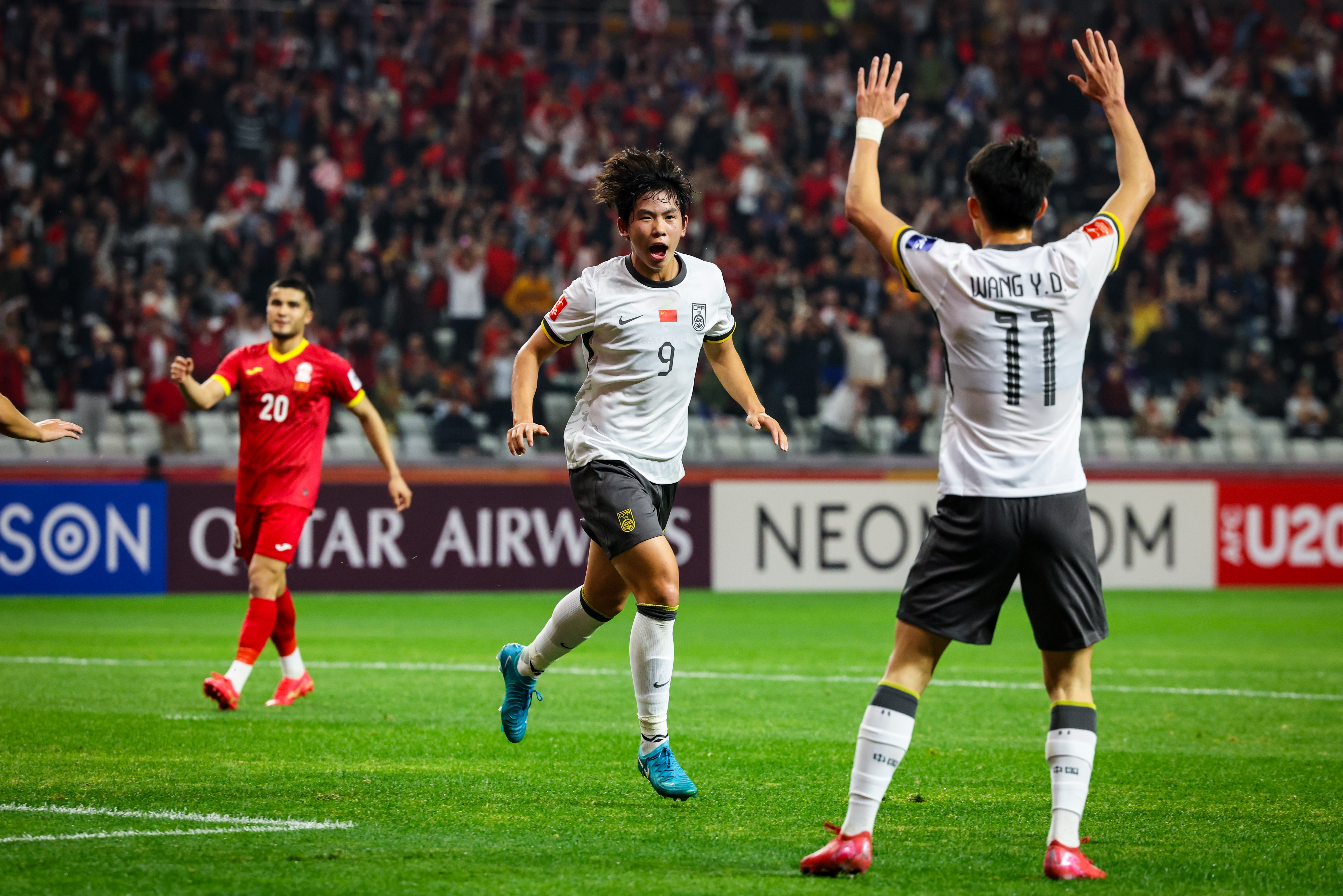 亚洲杯精彩瞬间：中国队豪取四连胜锁定小组第一的简单介绍