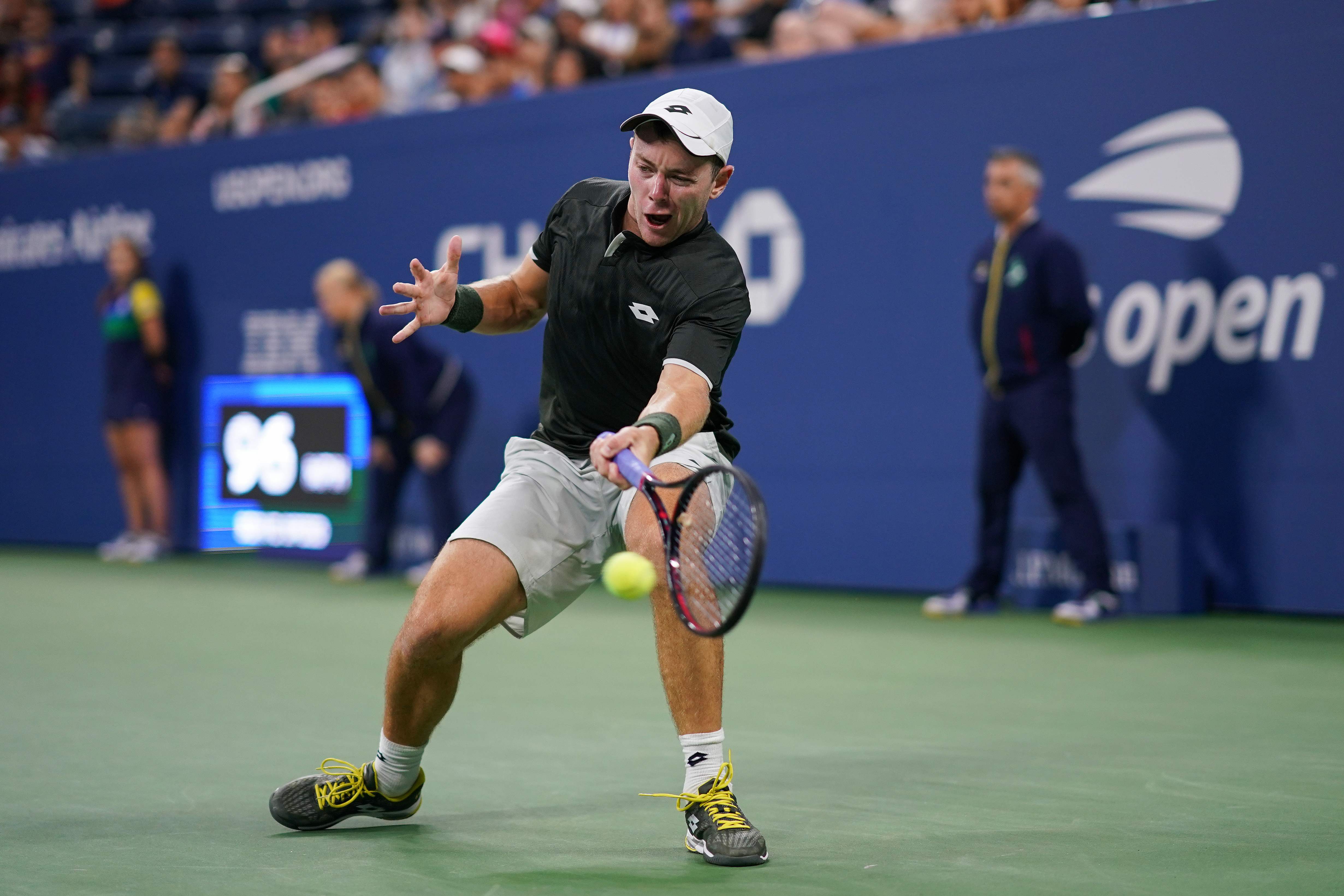 多米尼克水球选手夺得冠军，勇猛无敌