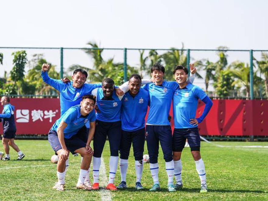 西亚球队为胜利庆祝，将奋战下一场的简单介绍