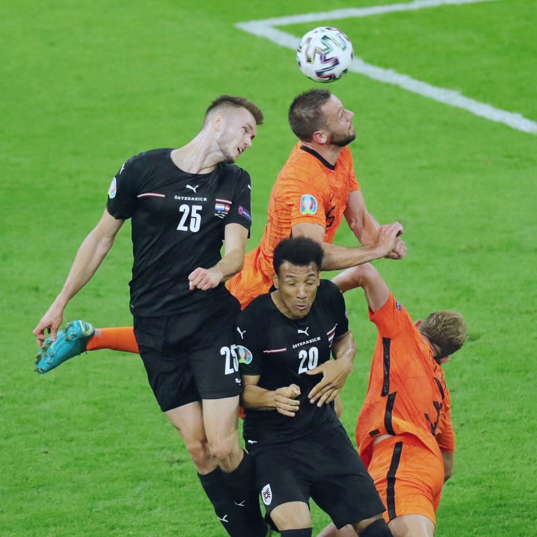 关于法国客场不敌荷兰，险胜保住小组第一的信息