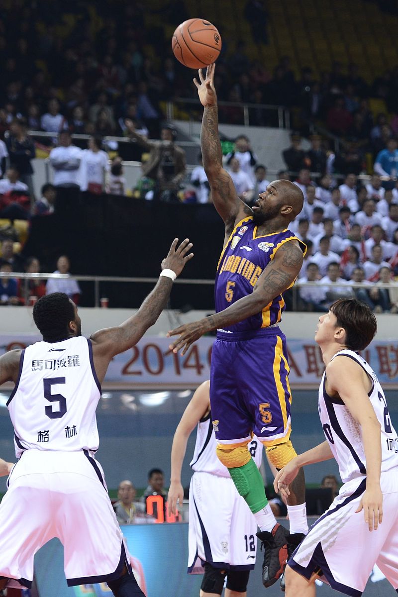 太阳横扫雄鹿，主场气势如虹表现出色