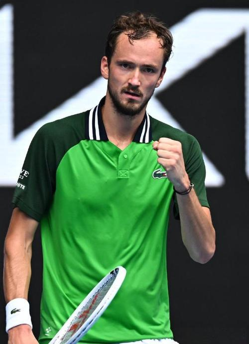 温网鏖战拉沃尔杯，梅德韦杰夫点燃赛场