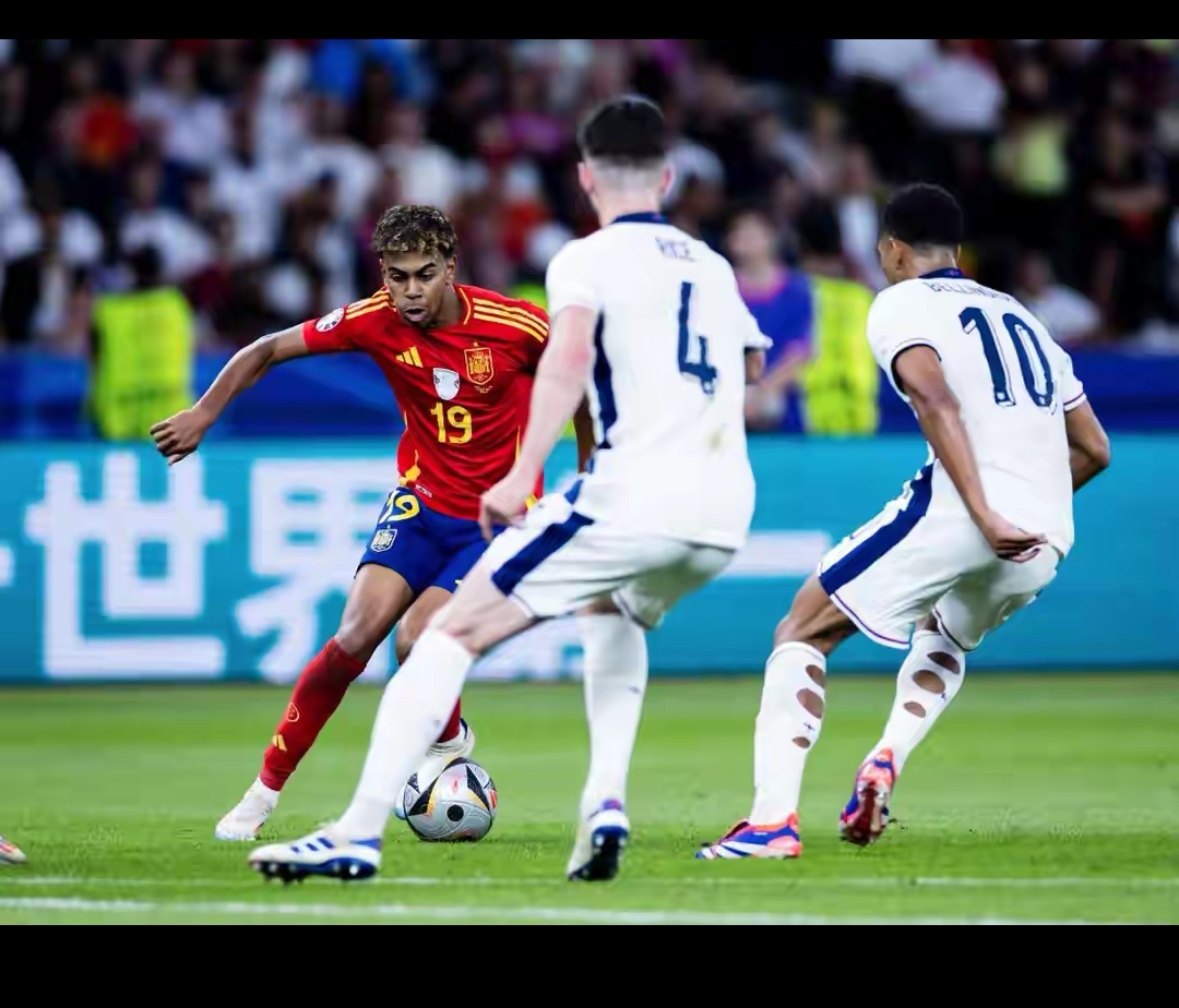 英格兰队碾压葡萄牙队，波尔统治全场的简单介绍