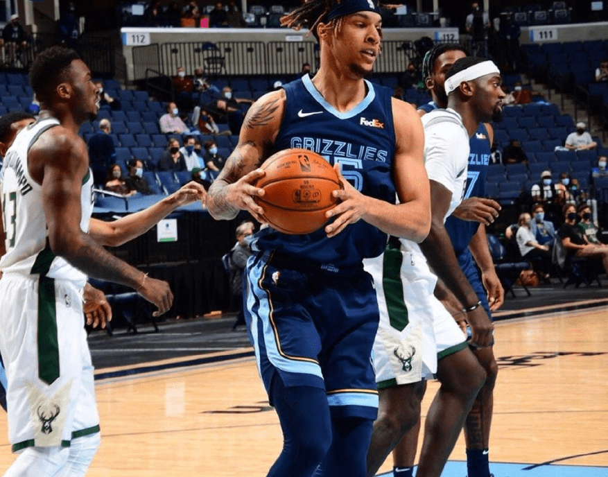 新疆队力克广东队，霍勒迪刷新纪录的简单介绍