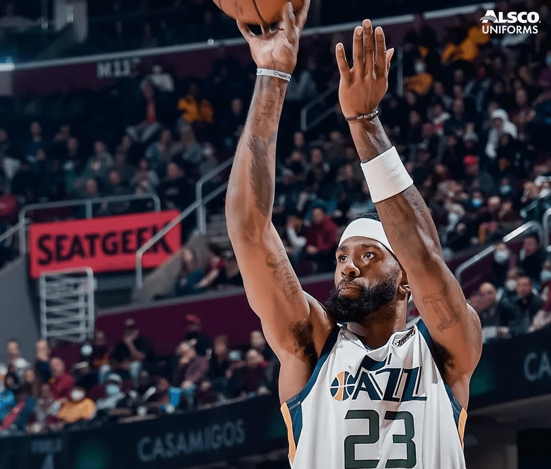 包含迈凯伦绝杀阿斯顿马丁，佩雷兹状态火热的词条