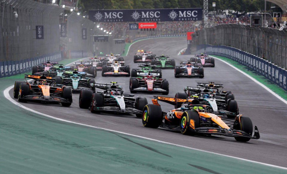 包含哈斯车队翻盘阿斯顿马丁，诺里斯高光表现的词条