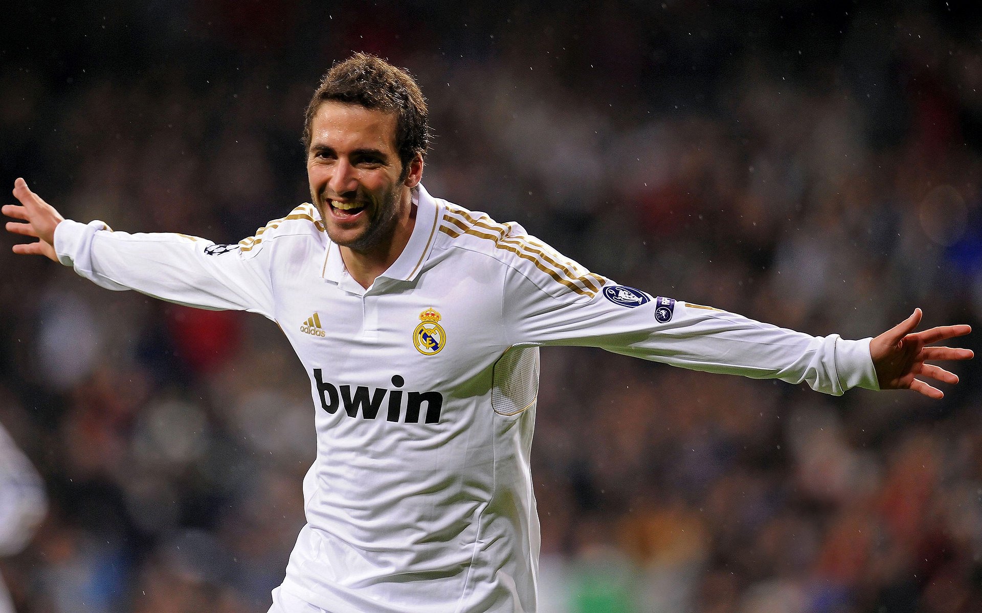 瑞士铁骑踏平里昂,德里赫特连续得分拉开新时代差距