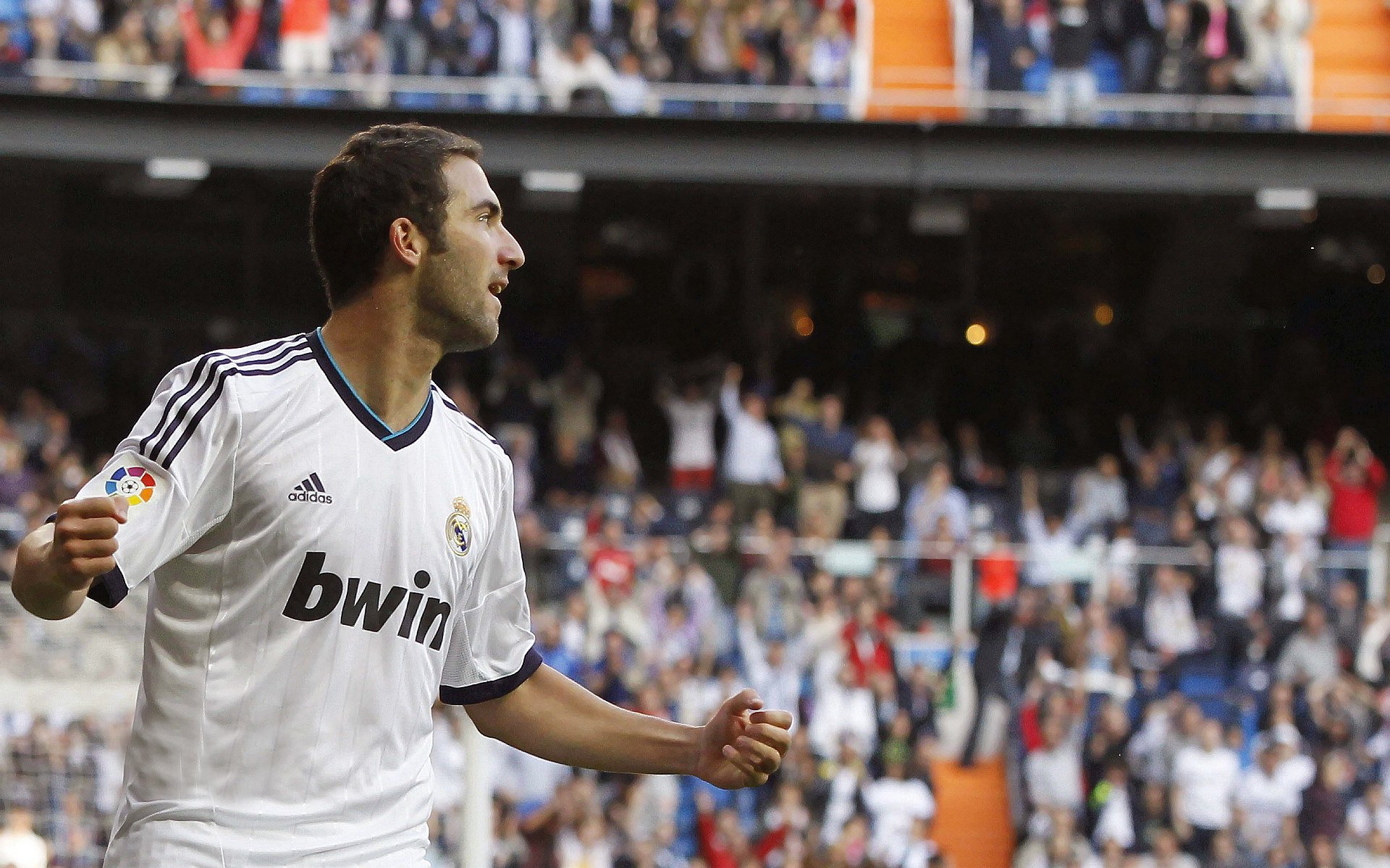 阿什拉夫点燃NBA季后赛之夜,当足球巨星跨界点燃篮球激情