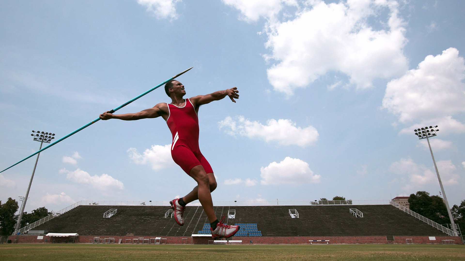 绿茵上的独舞者,当贝蒂斯遇见爱尔兰,马丁内利如何用存在感重写比赛剧本